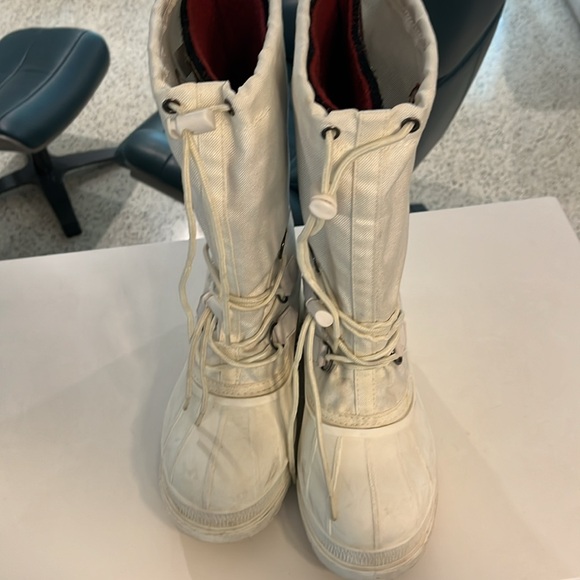 Kamik Canuck snow boots - -40 degree rating. White. Size 7 ( I am an 8.5 ladies) - Picture 2 of 10